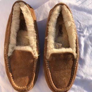Size 9 UGG house slippers